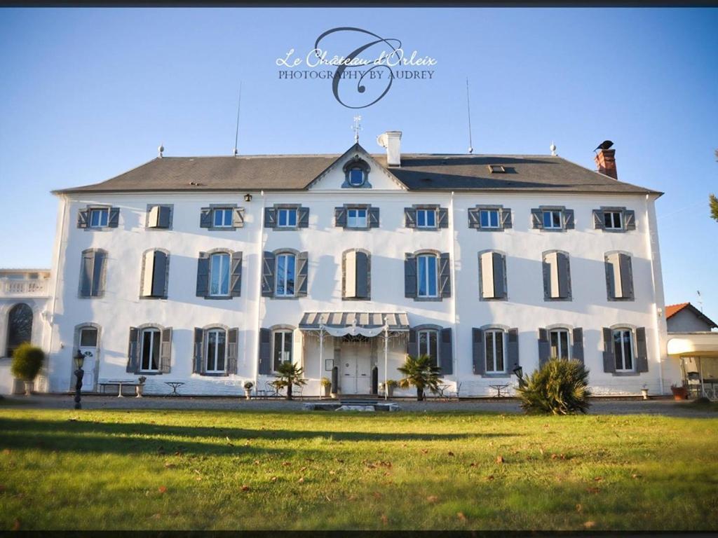 Le Chateau D'Orleix Exterior photo